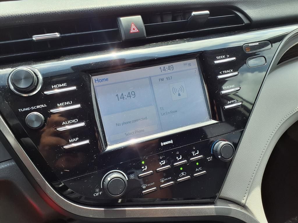 Used 2020  Toyota LE image 28