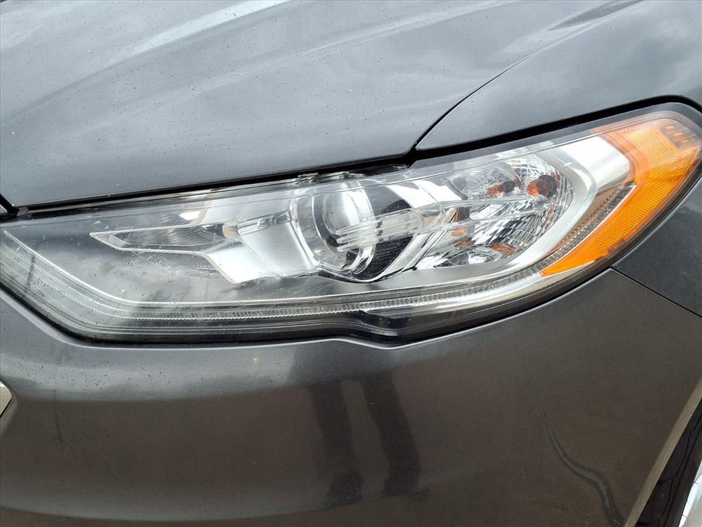 Used 2017 Magnetic Ford SE image 11