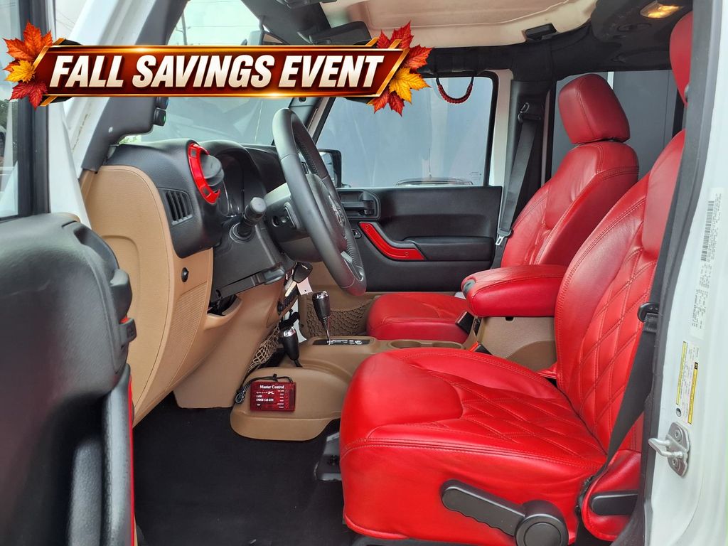 Used 2013 Bright White Clearcoat Jeep Unlimited Sahara image 10