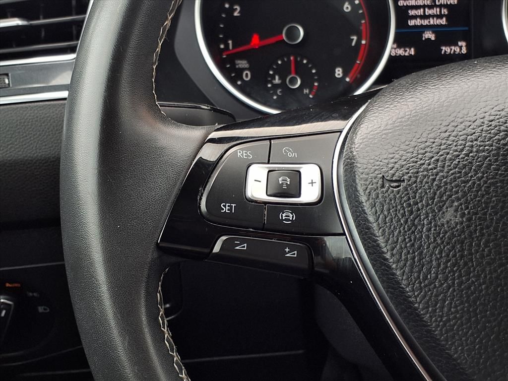 Used 2021 Pure White Volkswagen 2.0T SE image 17