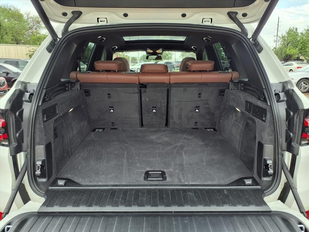 Used 2025 Alpine White BMW sDrive40i image 12