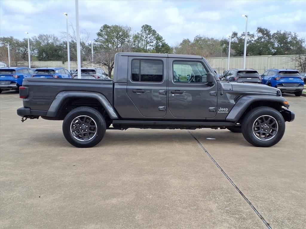 Used 2021 Granite Crystal Metallic Clearcoat Jeep Overland image 28