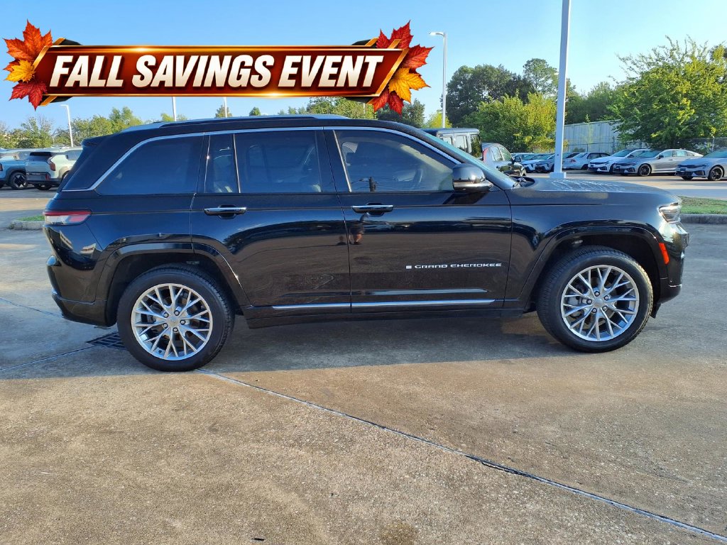 Used 2022 Diamond Black Crystal Pearlcoat Jeep Summit image 6