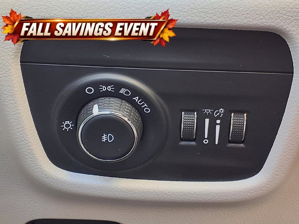 Used 2022 Diamond Black Crystal Pearlcoat Jeep Summit image 18