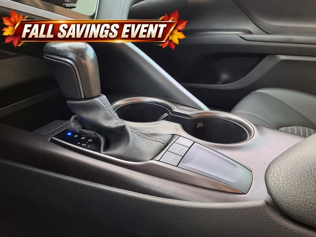 Used 2024 Ice Toyota SE image 18