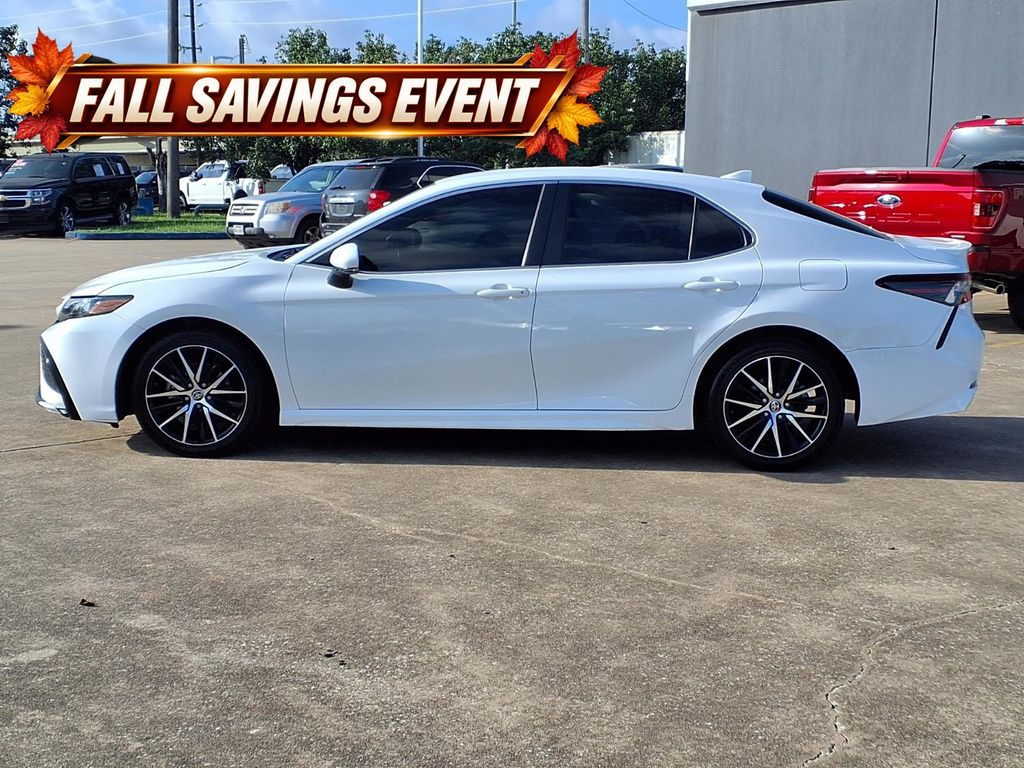 Used 2024 Ice Toyota SE image 5