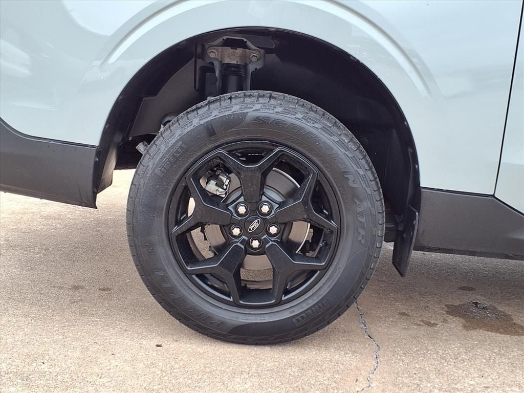 Used 2024 Cactus Gray Ford Lariat image 9