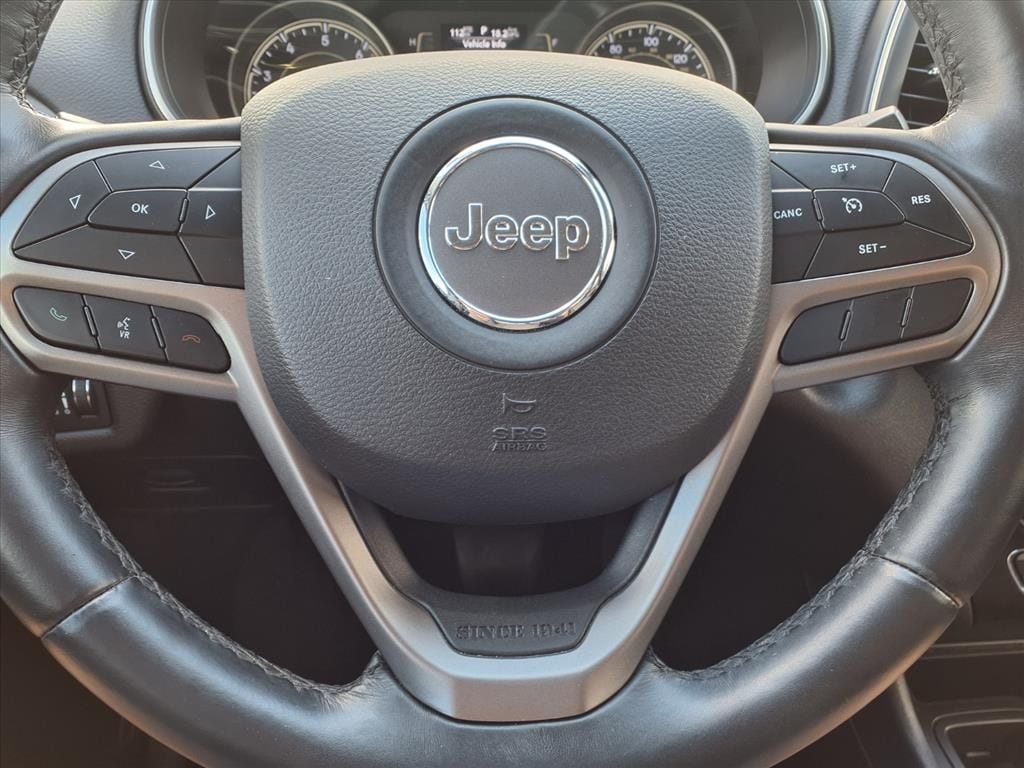 Used 2019 Bright White Clearcoat Jeep Latitude Plus image 16