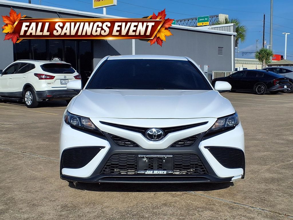 Used 2024 Ice Toyota SE image 7