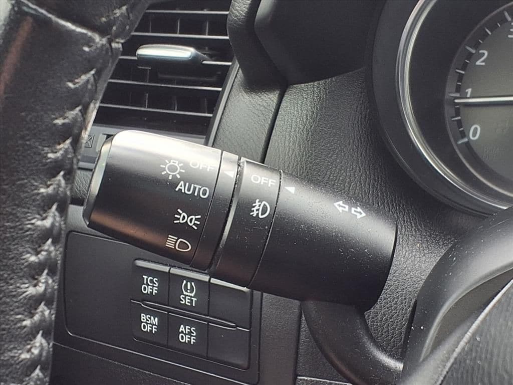 Used 2014 Red Metallic Mazda Grand Touring image 17