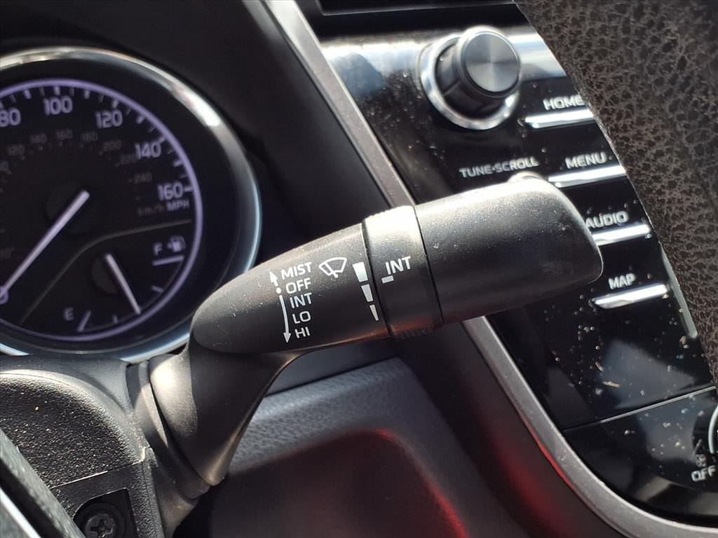 Used 2020  Toyota LE image 22