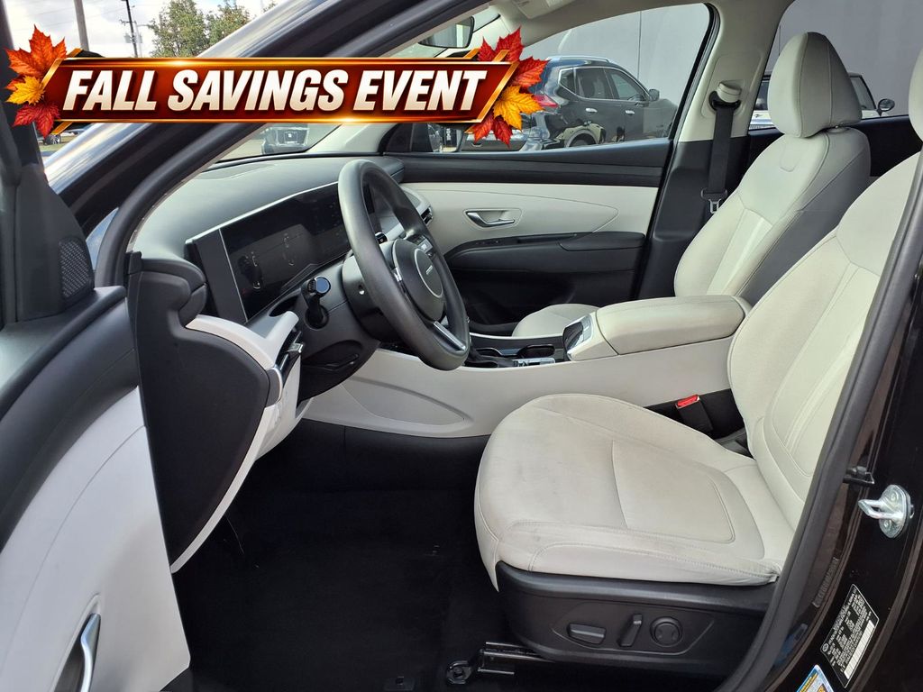 Used 2025 Phantom Black Hyundai SEL image 10