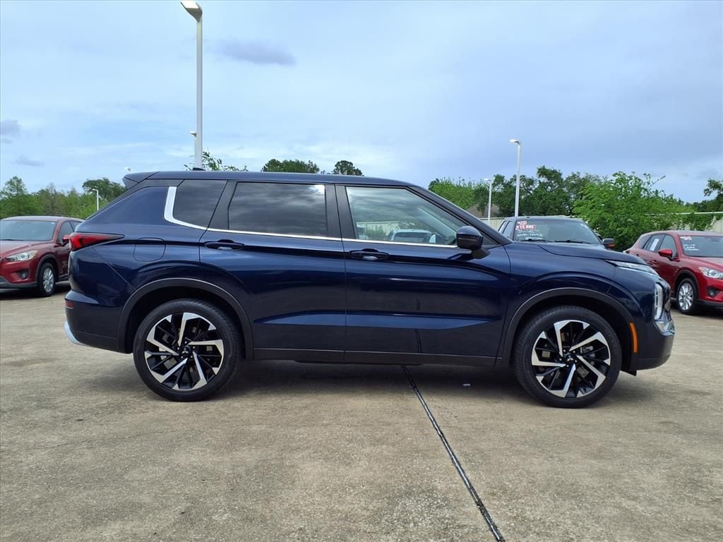 Used 2024  Mitsubishi SE image 8