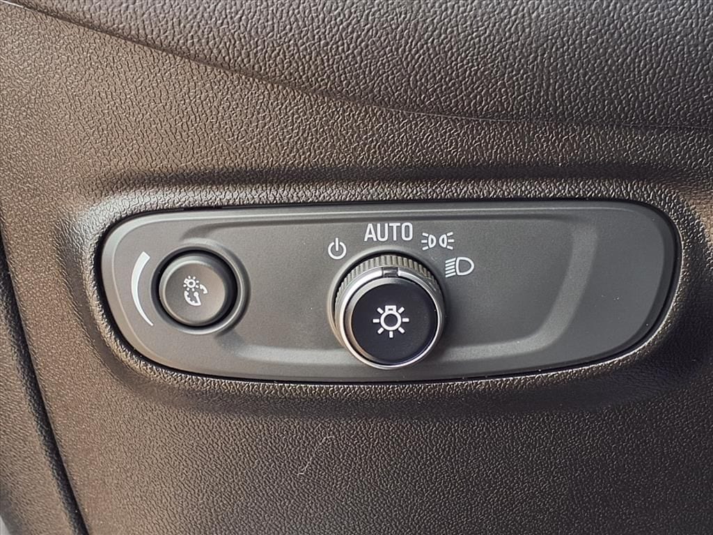 Used 2020 Silver Ice Metallic Chevrolet LT image 21