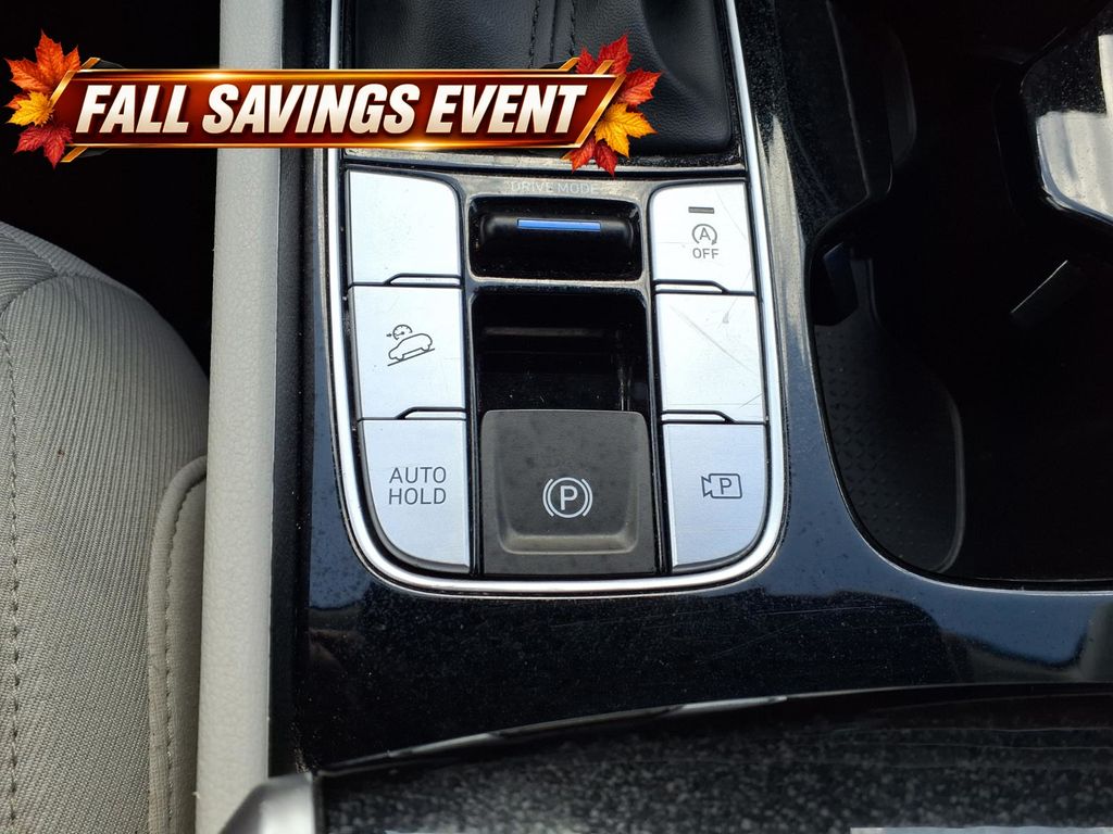 Used 2025 Phantom Black Hyundai SEL image 22