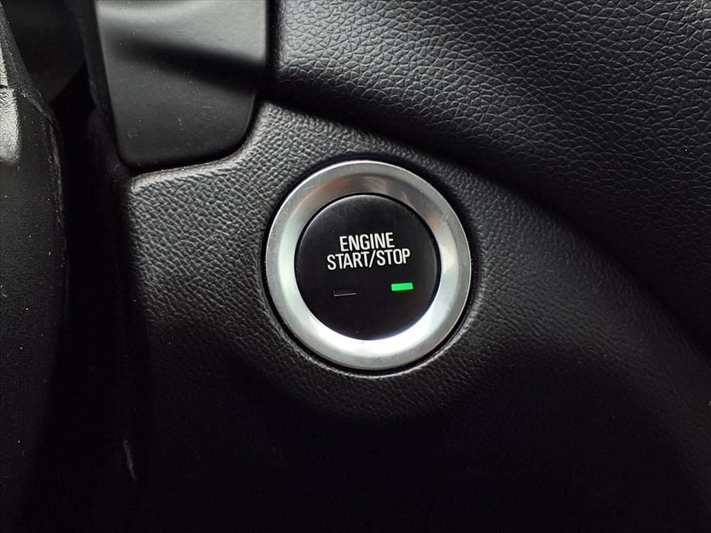 Used 2020 Silver Ice Metallic Chevrolet LT image 23