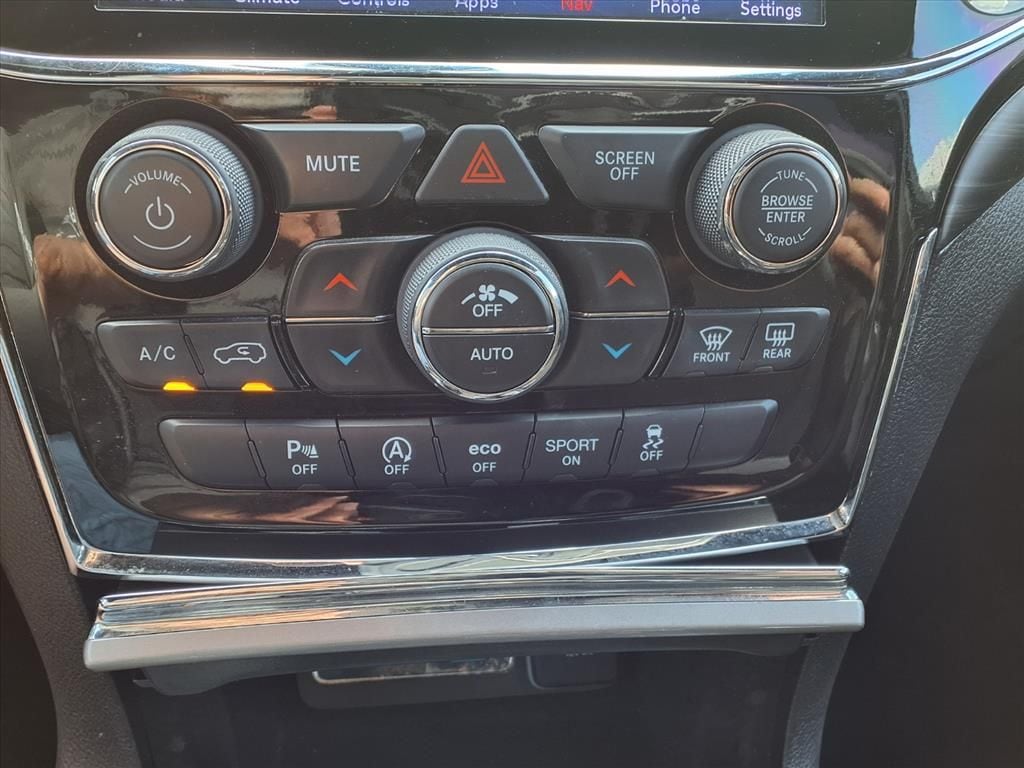 Used 2020 Bright White Clearcoat Jeep Altitude image 22