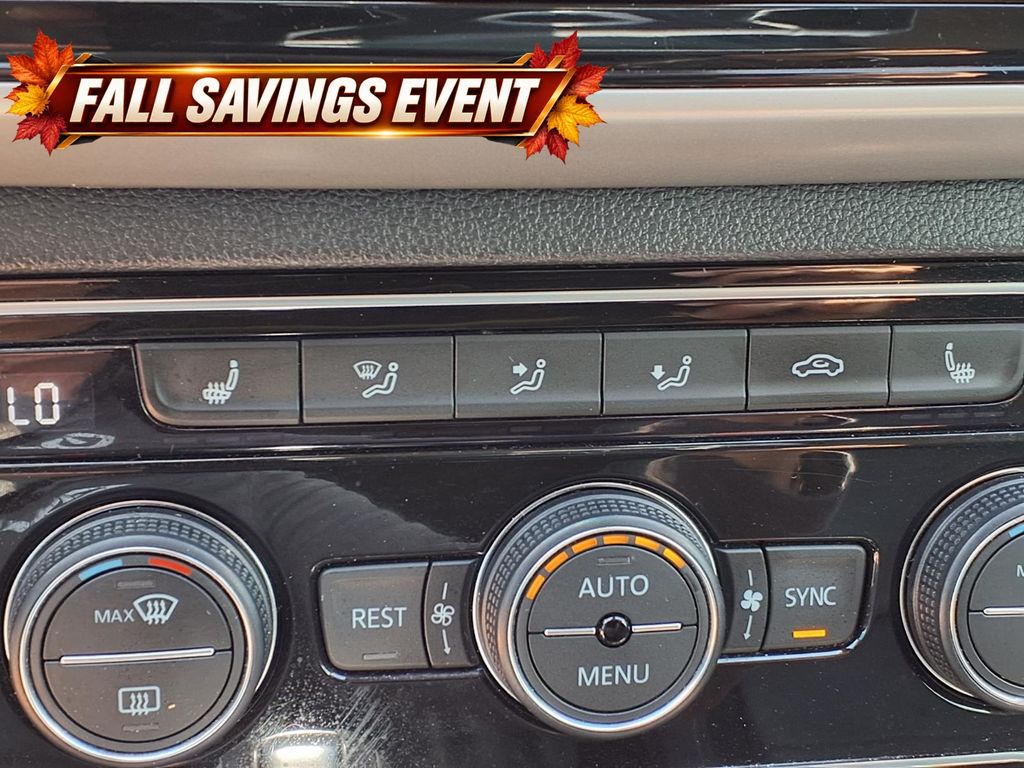 Used 2022  Volkswagen 3.6L V6 SE w/Technology image 16