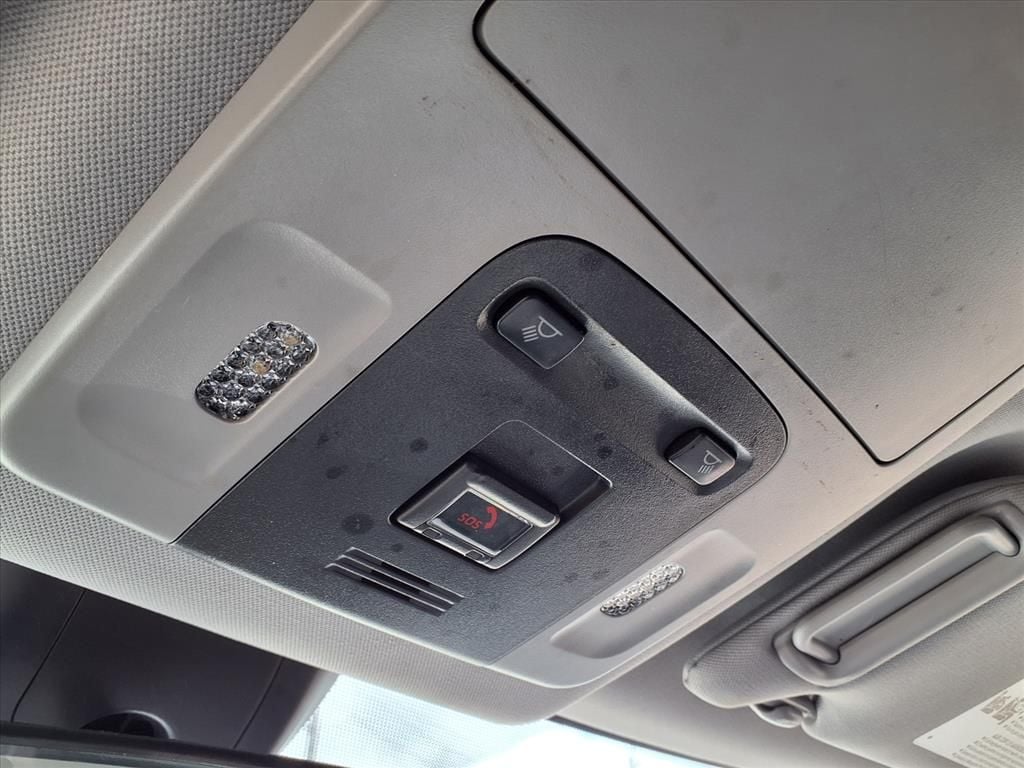 Used 2020  Toyota LE image 27