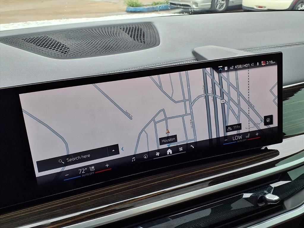 Used 2025 Alpine White BMW sDrive40i image 23