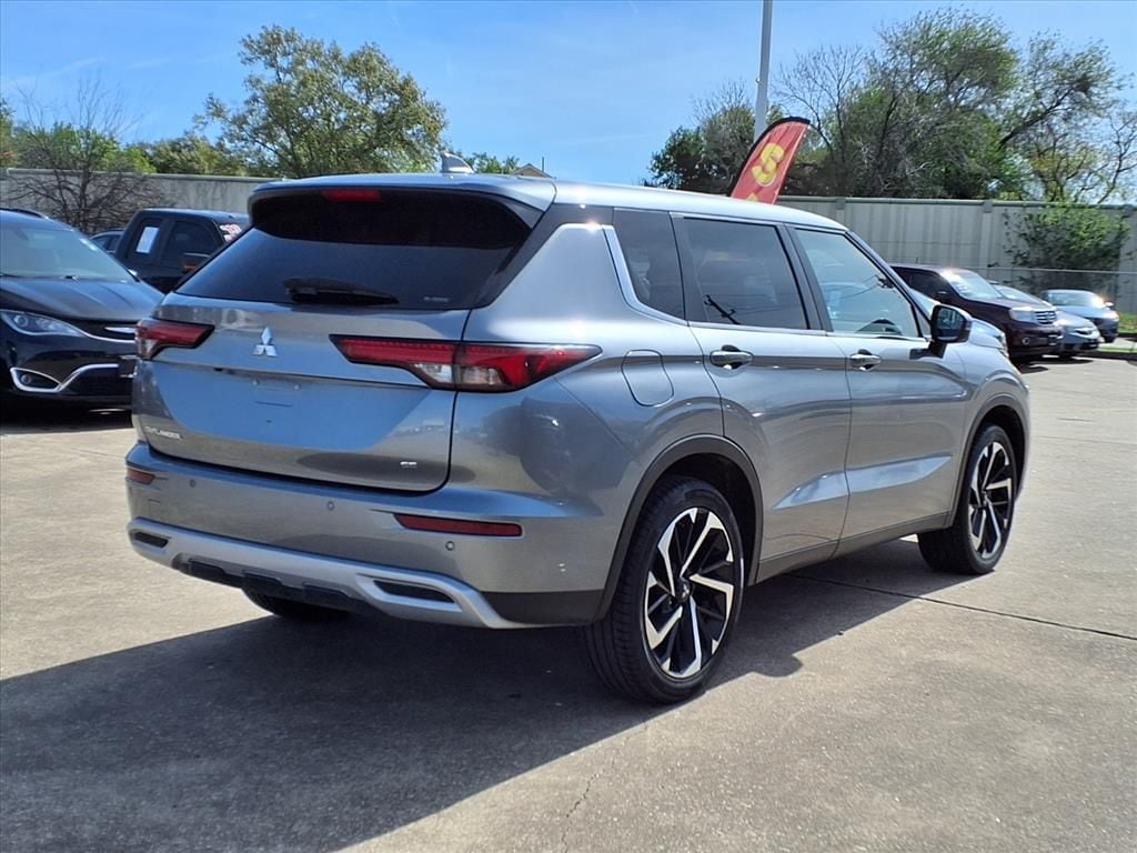 Used 2024 Gray Mitsubishi SE image 4