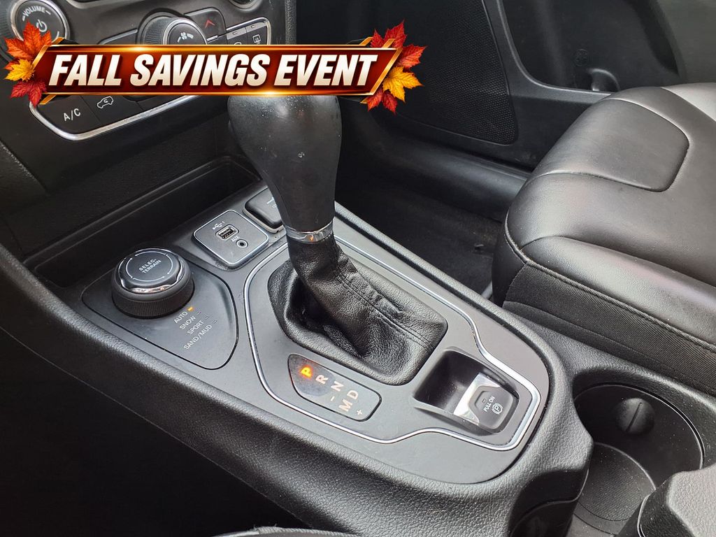 Used 2019 Granite Crystal Metallic Clearcoat Jeep Latitude Plus image 19