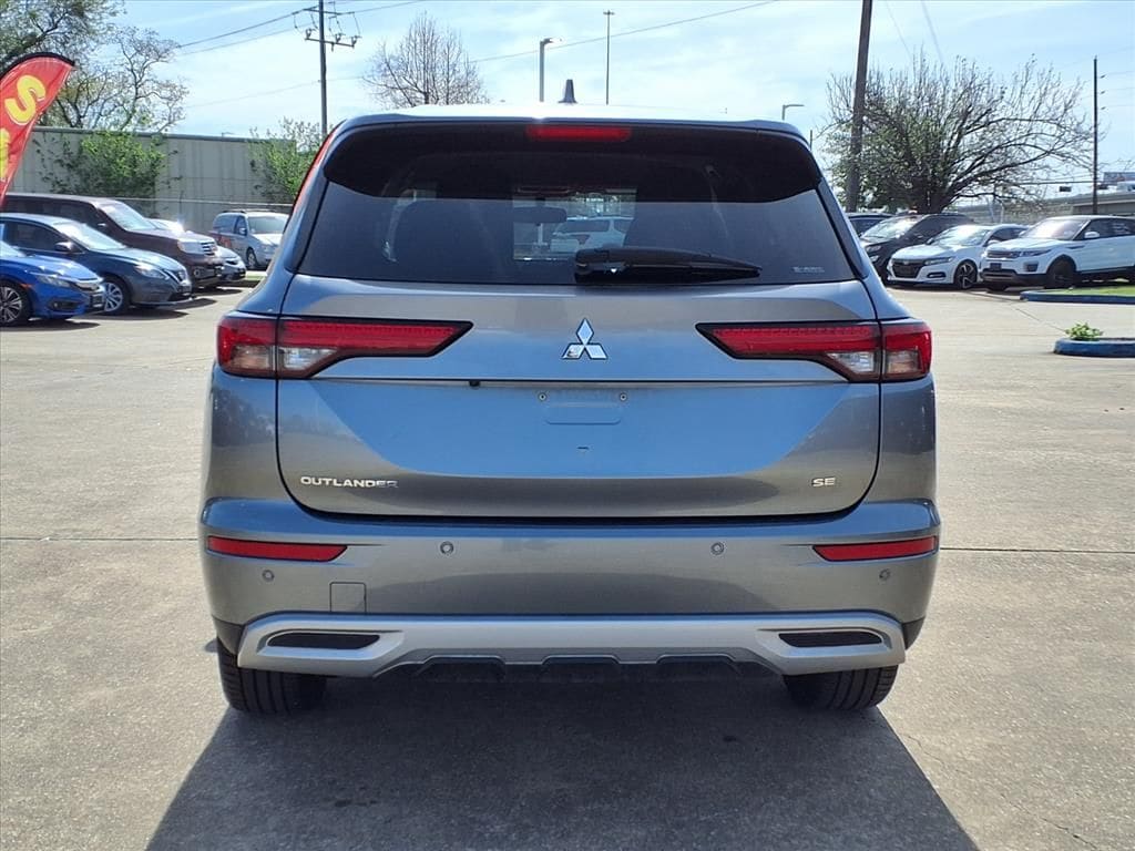 Used 2024 Gray Mitsubishi SE image 8