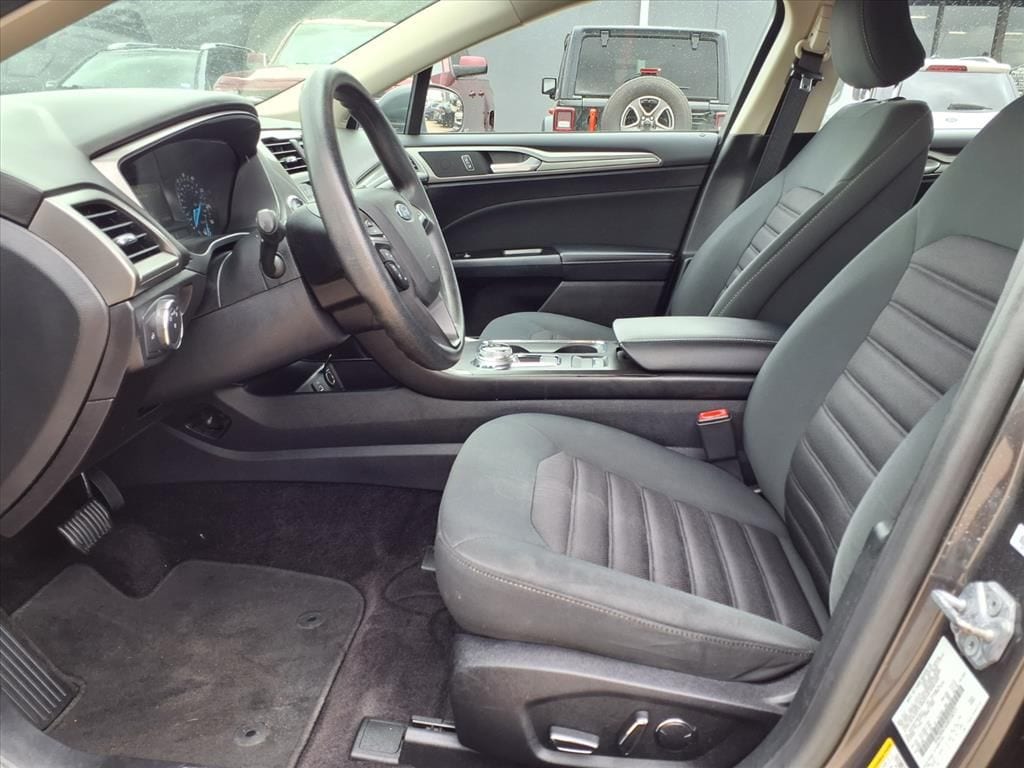 Used 2017 Magnetic Ford SE image 14