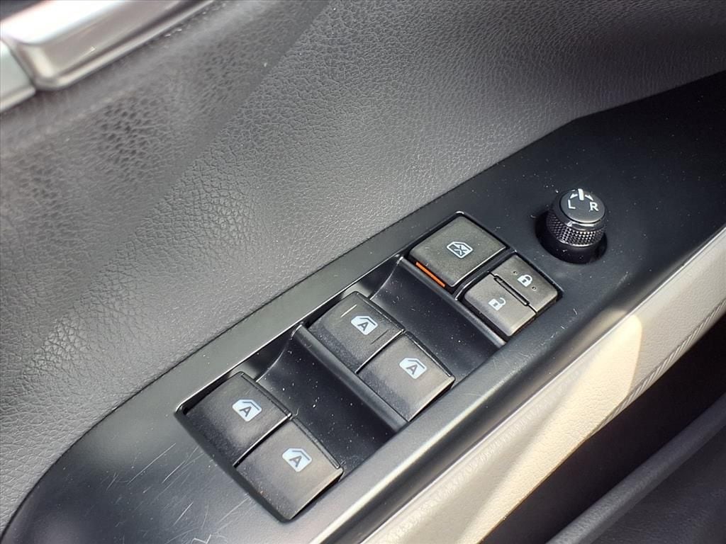 Used 2020  Toyota LE image 29