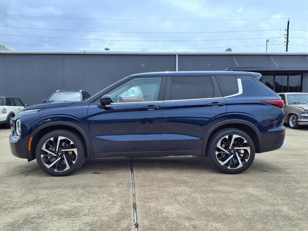 Used 2024  Mitsubishi SE image 5