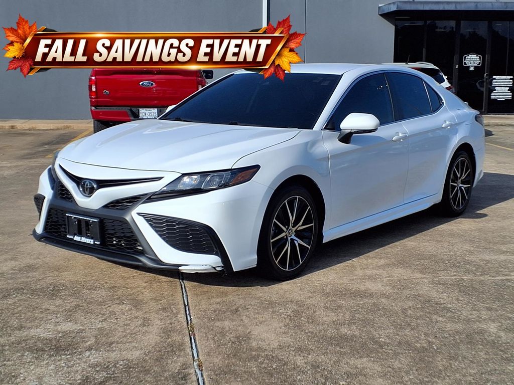 Used 2024 Ice Toyota SE image 3