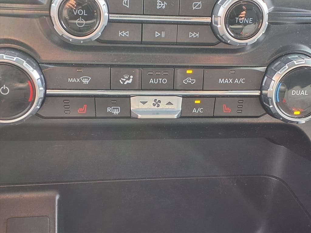 Used 2023 Iconic Silver Metallic Ford XLT image 15