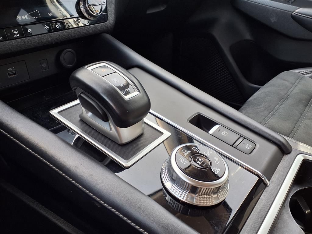 Used 2024 Gray Mitsubishi SE image 18