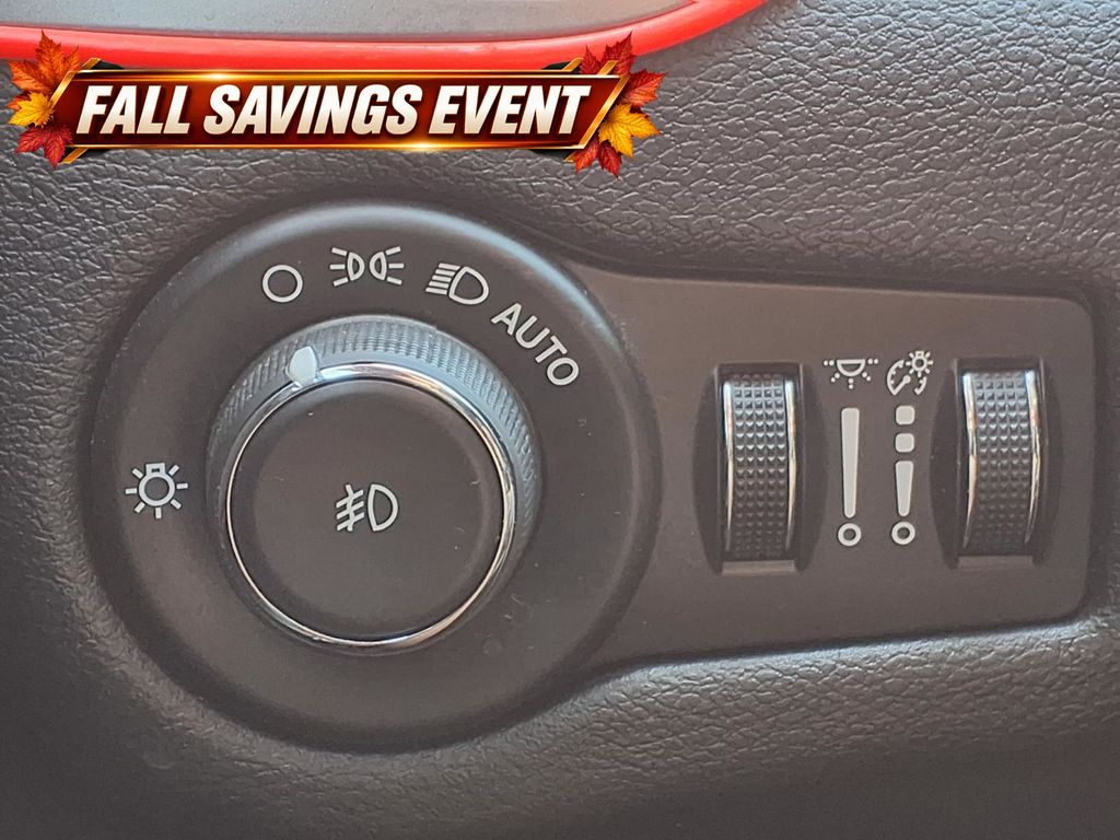 Used 2019 Granite Crystal Metallic Clearcoat Jeep Latitude Plus image 15