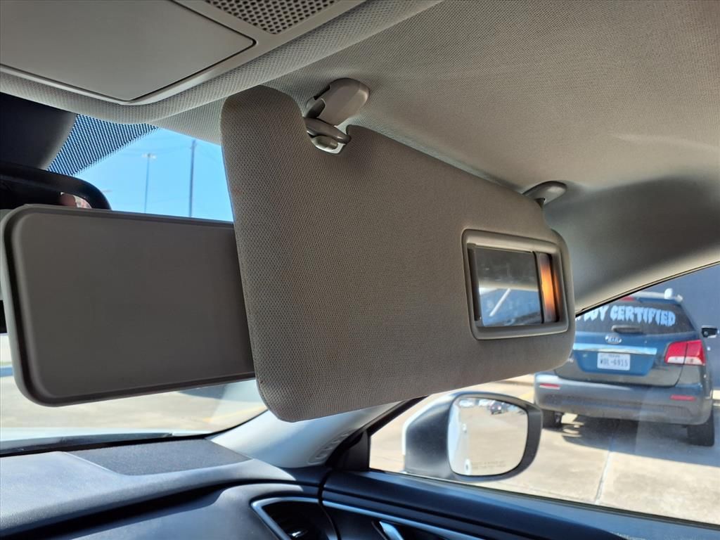 Used 2022 Snowflake White Pearl Mica Mazda Touring image 27