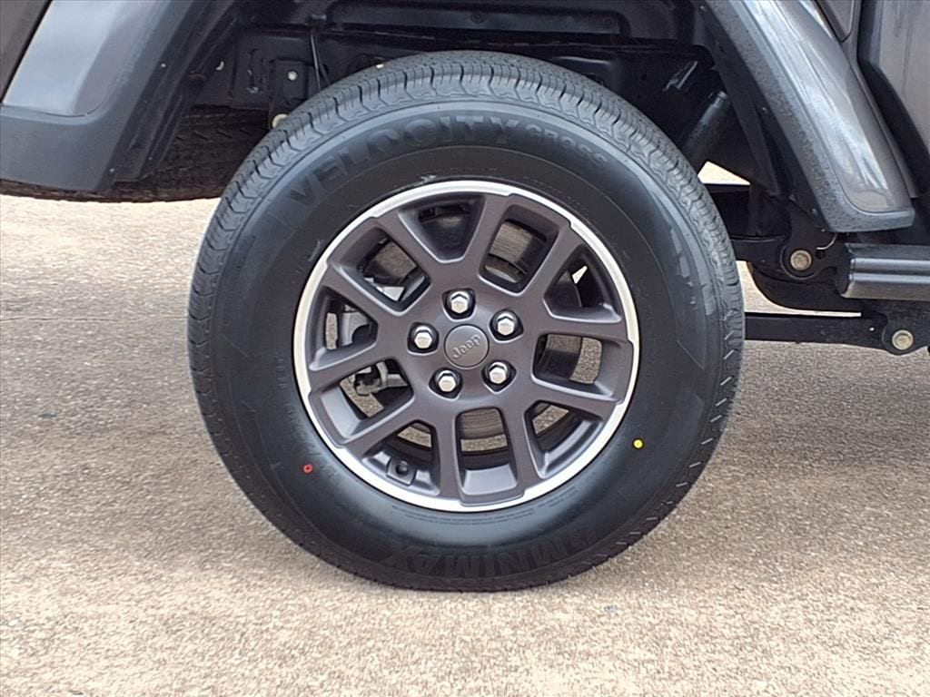 Used 2021 Granite Crystal Metallic Clearcoat Jeep Overland image 30