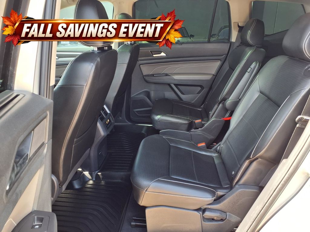 Used 2022  Volkswagen 3.6L V6 SE w/Technology image 12