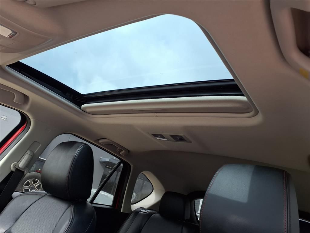 Used 2014 Red Metallic Mazda Grand Touring image 10