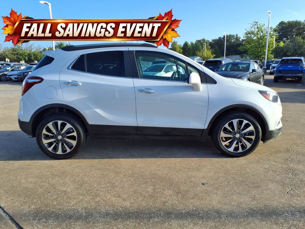 Used 2021 Summit White Buick Preferred image 6
