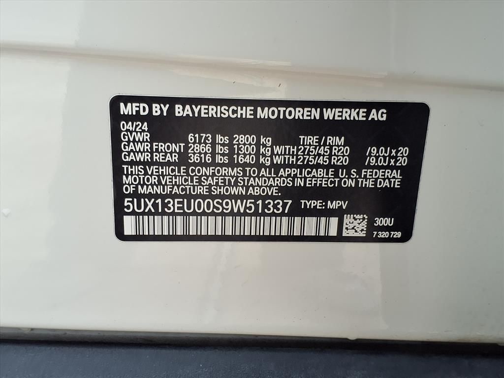 Used 2025 Alpine White BMW sDrive40i image 30