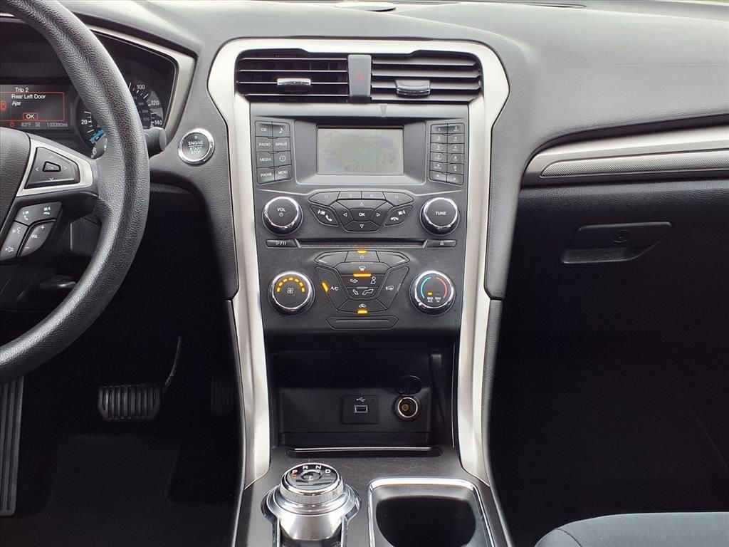 Used 2017 Magnetic Ford SE image 19