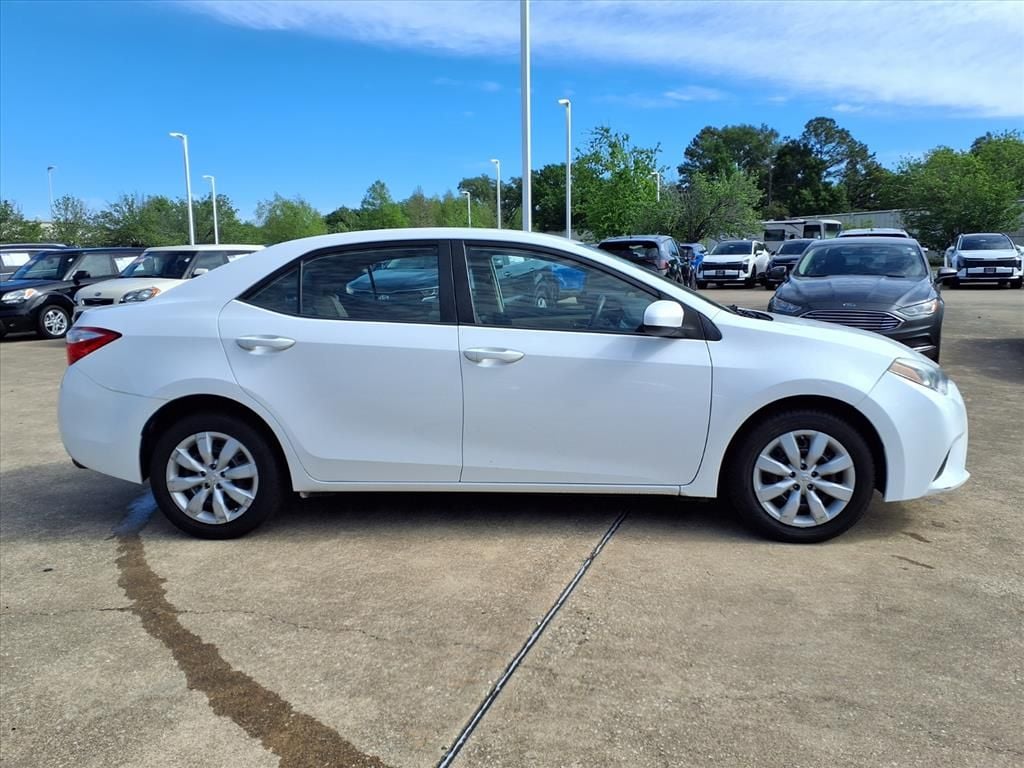 Used 2016 Super White Toyota LE image 6