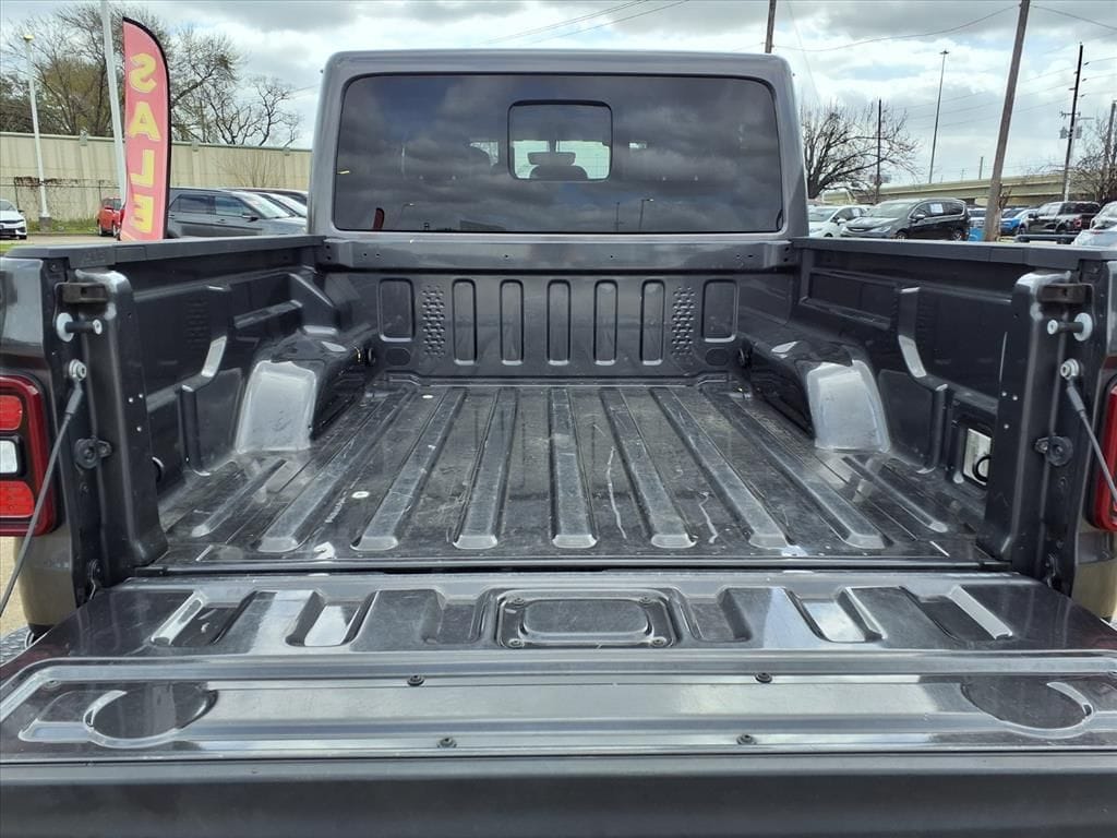 Used 2021 Granite Crystal Metallic Clearcoat Jeep Overland image 29