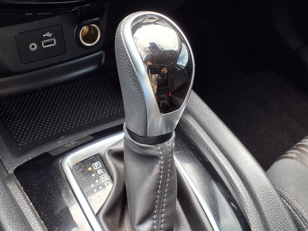 Used 2019 Caspian Blue Metallic Nissan SV image 21