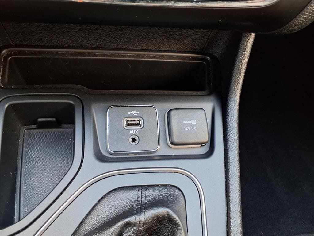 Used 2019 Bright White Clearcoat Jeep Latitude Plus image 20