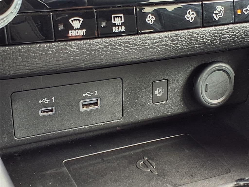 Used 2024  Mitsubishi SE image 27