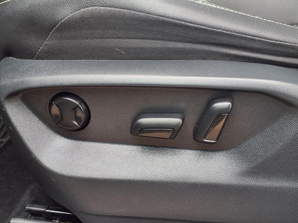 Used 2021 Pure White Volkswagen 2.0T SE image 30