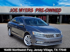 2018 Volkswagen Passat 2.0T SE w/Technology Sedan