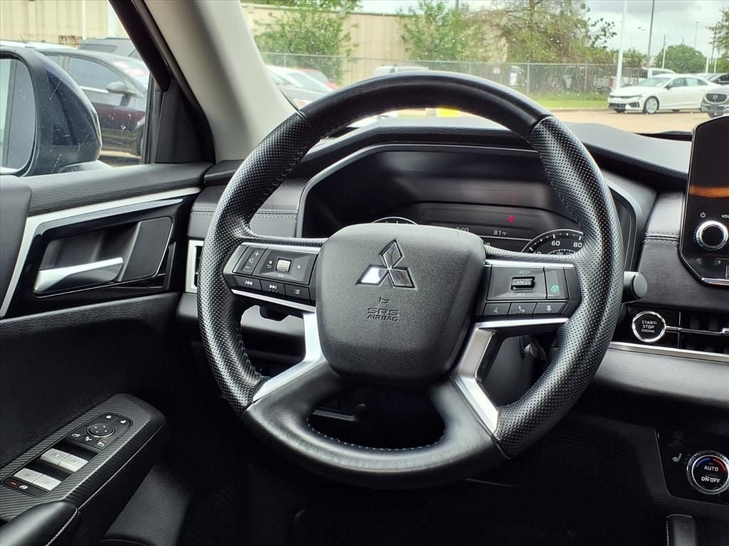 Used 2024  Mitsubishi SE image 18