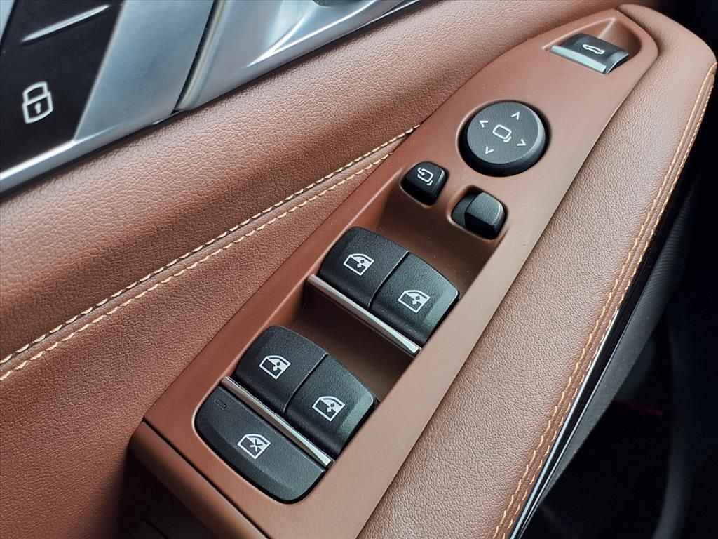 Used 2025 Alpine White BMW sDrive40i image 26